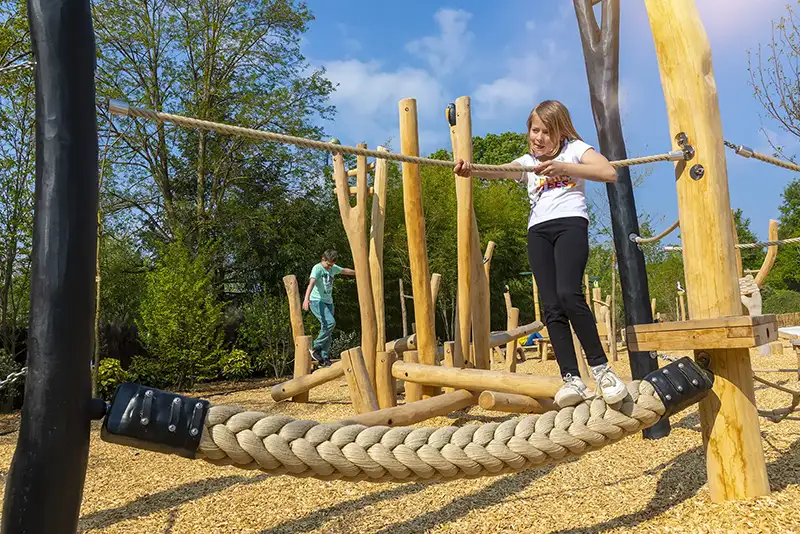 Aire de jeux / espace ludique - Jeux & Parcours d’équilibre / Slackline